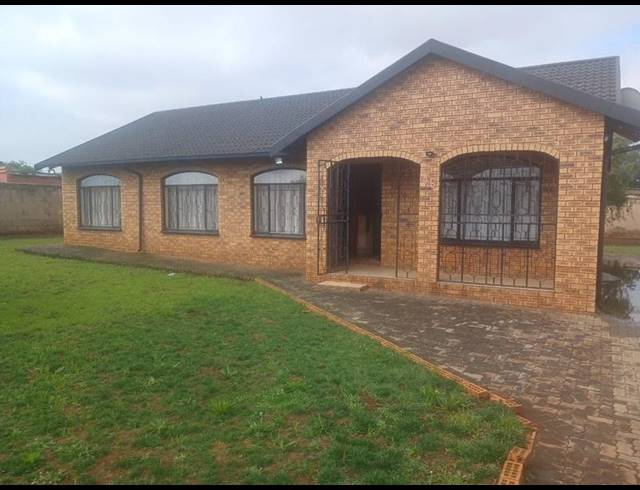 4 BEDROOM HOUSE FOR SALE IN PALM RIDGE